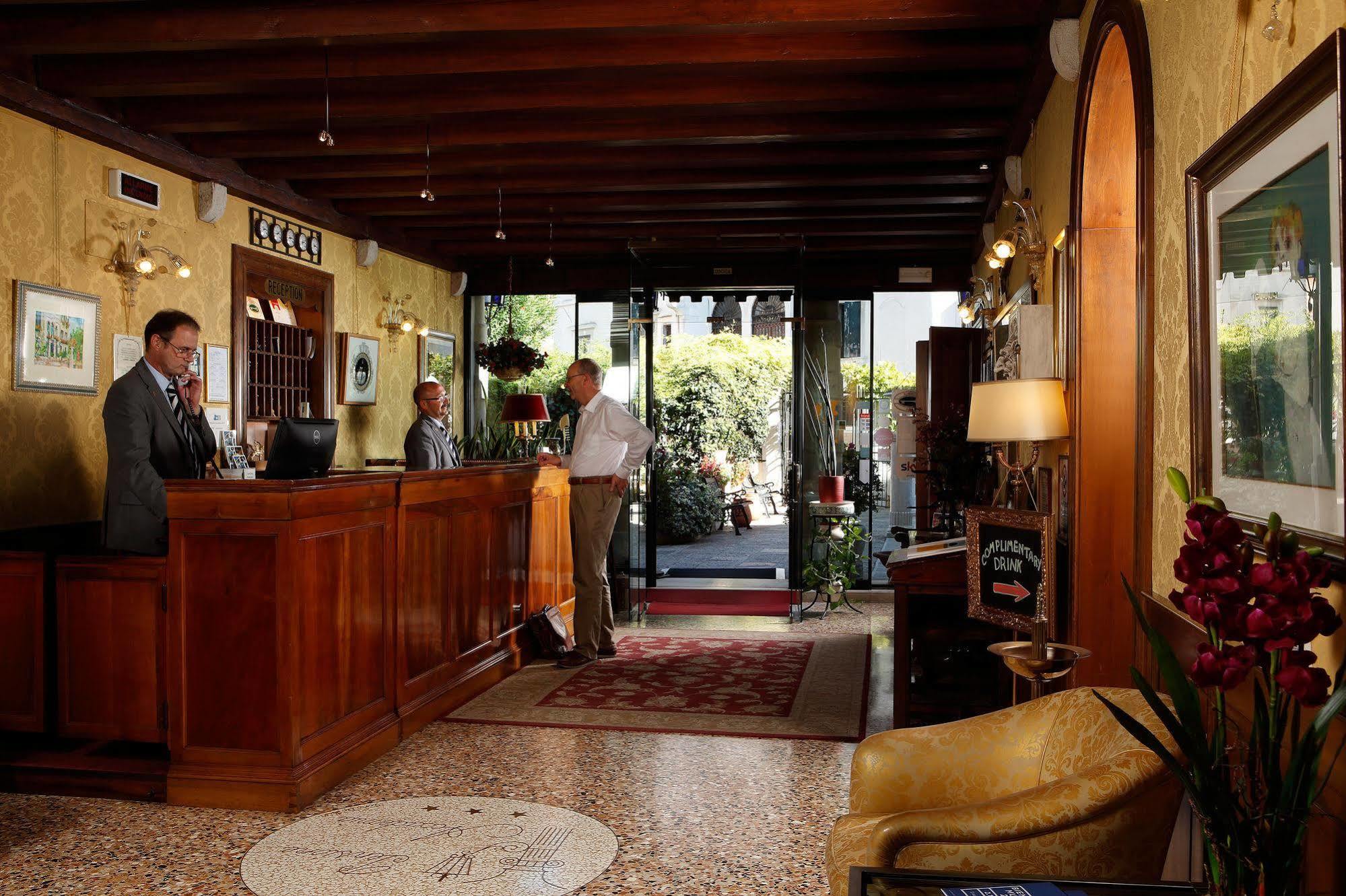 Accademia - Maravege 3* Venezia